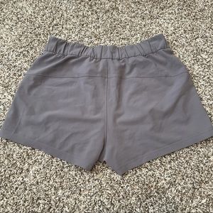 Lululemon On The Fly Short *Woven *2.5" Magnum Light Purple Size 10 W7AFBS